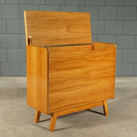 Mobiletto vintage con ante a ribalta – Bohumil Landsman – Jitona – anni '60 – Armadi contenitori, Brass, Wood (photo 2 of 16)