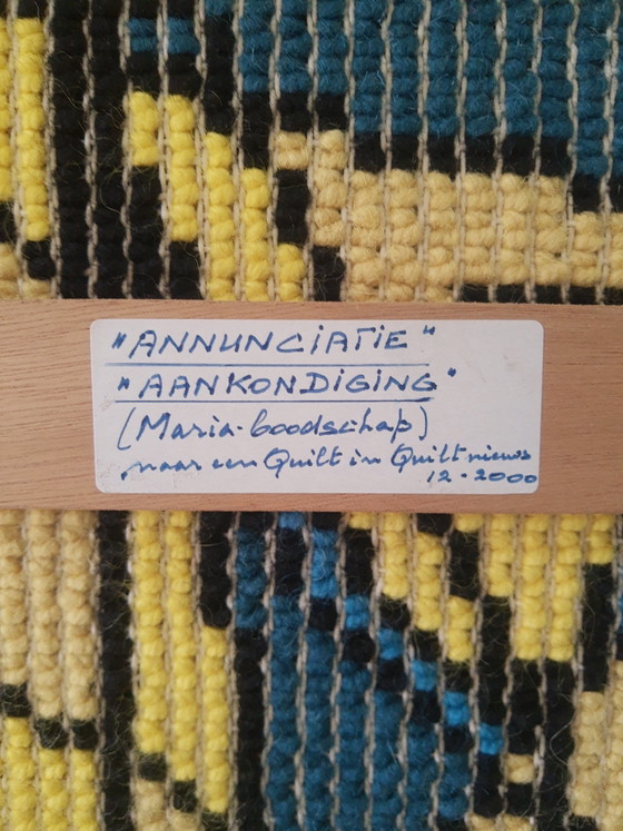 Image 1 of Wunderschönes, großes Retro-Textilkunstwerk aus Wolle aus Smyrna mit dem Titel „Verkündigung“.