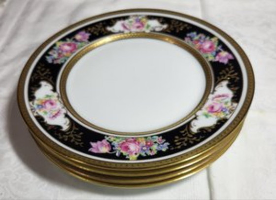Image 1 of Ancienne Manufacture Royale de Limoges Porcelain and Gold Tableware France 1980 Set of 75