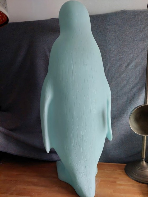 Cracking art penguin – Bildhauerei, Kunststoff (photo 3 of 5)