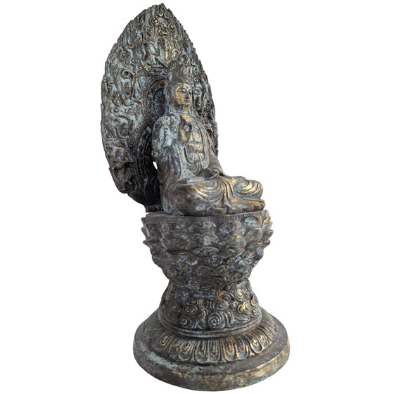 La Patrona della Compassione – Guanyin Cinese Monumentale su Base di Loto – 36.5 cm – 3.5 kg – Sculture (photo 2 of 8)