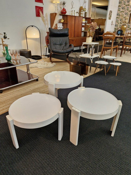 Image 1 of Tables d'appoint design vintage Italie 70S blanc trois pièces