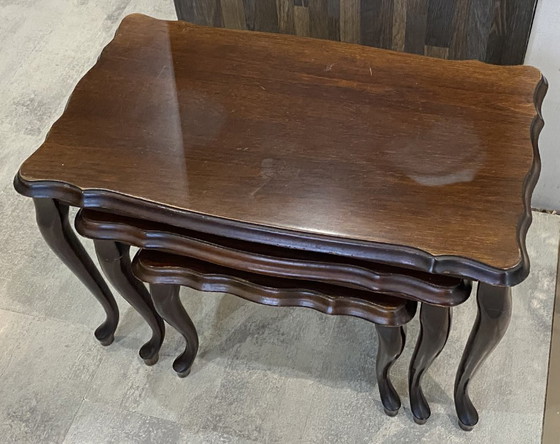 Image 1 of Ensemble de 3 tables basses gigognes rustiques style Louis XV 1950