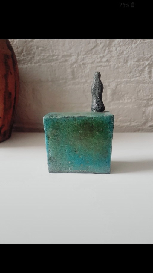 A moment of silence,ceramic figurine