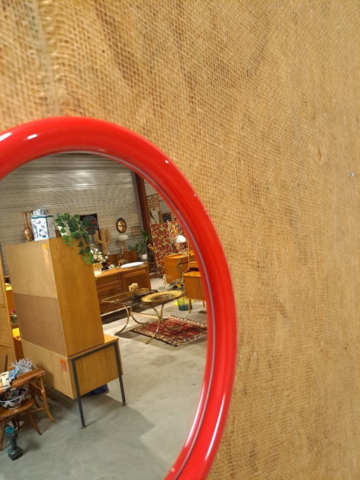 Ovale rode kunststof spiegel uit Denemarken