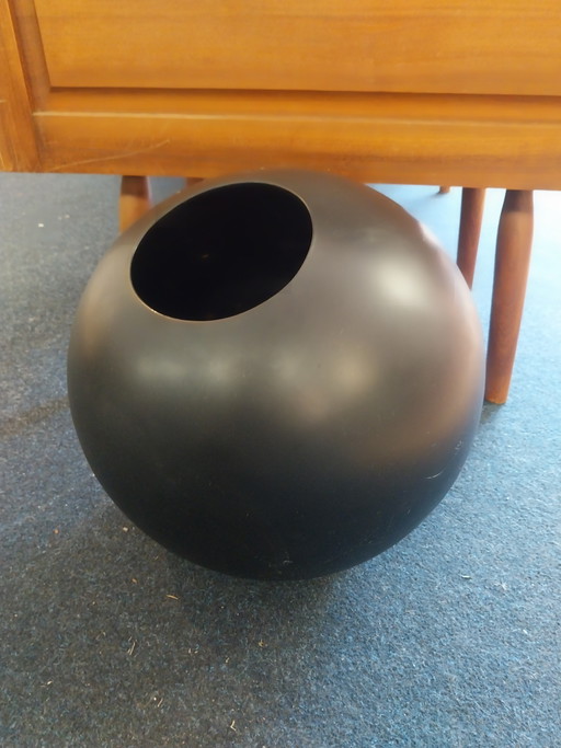 1 x ceramic spherical vase IKEA 1999 black 1999 made in Portugal