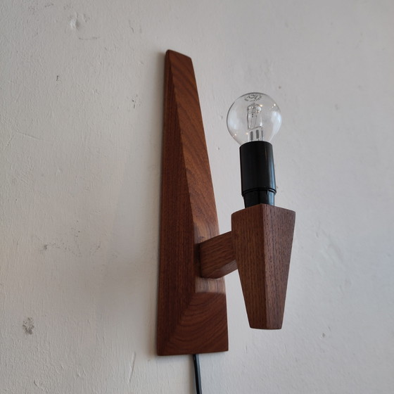 Image 1 of Dänische Teakholz-Wandlampe aus der Mitte des 20. Jahrhunderts