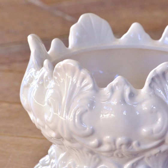 Image 1 of Cachepot antico del XIX secolo del 1873 in terracotta con decoro barocco