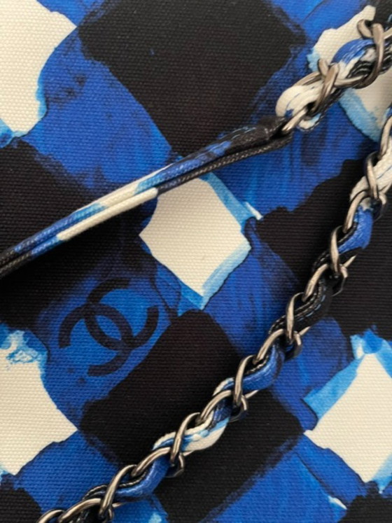 Image 1 of Borsa da viaggio CHANEL XXL in tela stampata, ideale per compagnie aeree.
