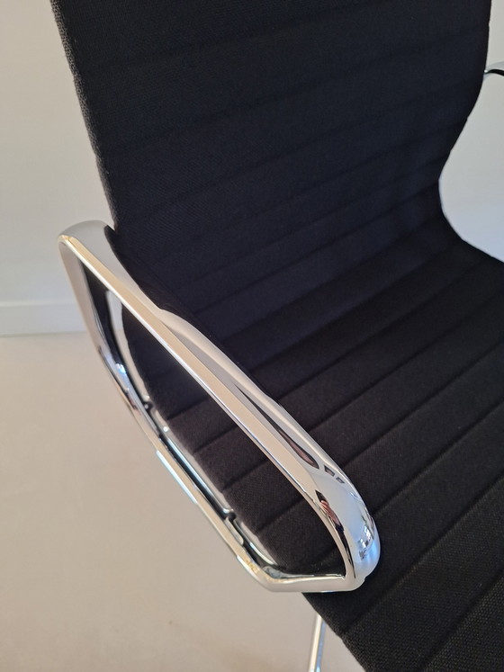 Image 1 of 2x Vitra Eames 108 negro hopsack en excelente estado