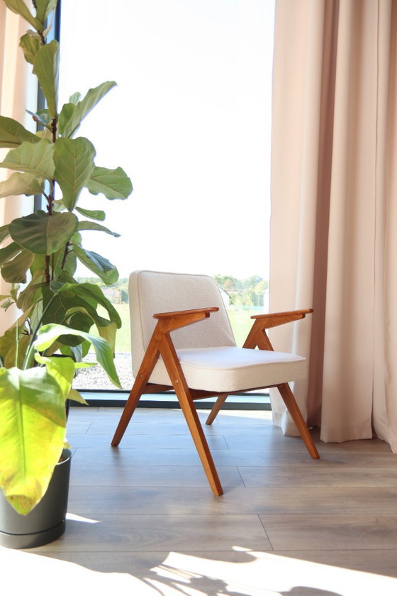 Image 1 of Fauteuil scandinave blanc bouclé, design Chierowsky