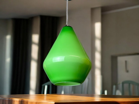 Image 1 of Groene opaline glazen traanvormige hanglamp