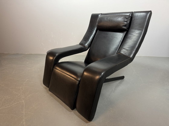 Image 1 of Italian Mid-Century Design 'Kilkis' Black Leather Lounge Chair with Integrated Small Sidetable, Designed by Ammaniti & Vitello 