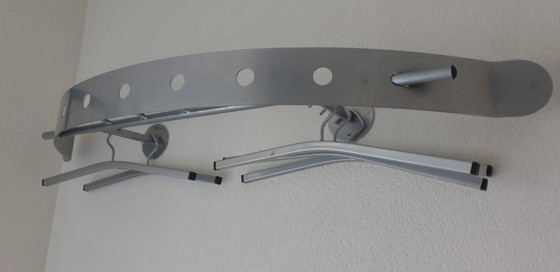 Image 1 of Appendiabiti in metallo di design, come nuovo, con grucce abbinate.