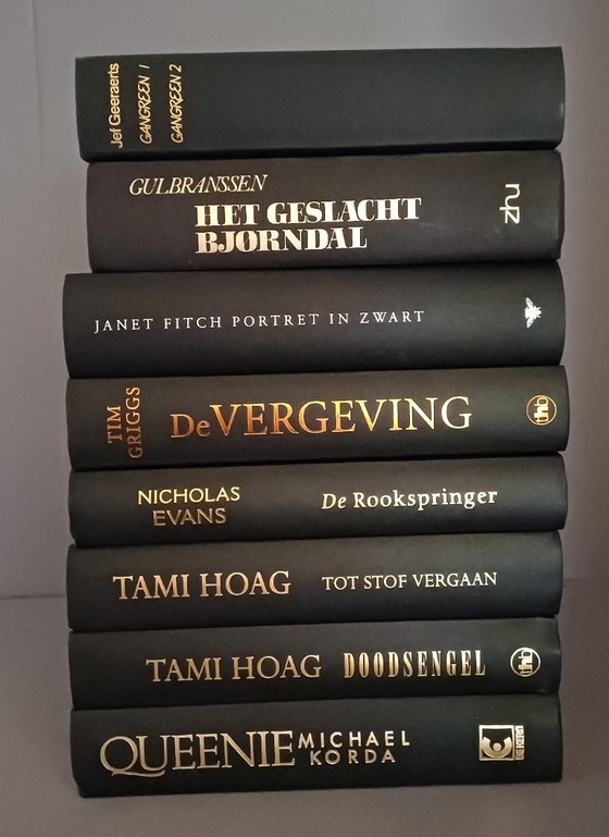 Dekorative Bibliothek | 8 Schwarze Gebundene Bücher | Schwarz & Gold – Kaffeetisch-Bücher, Paper (photo 5 of 8)