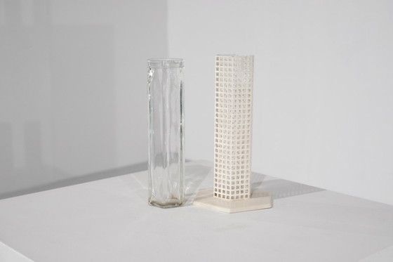 Image 1 of Vaas "Wolkenkrabber" van Josef Hoffmann voor Bieffeplast, Italië, jaren 80.