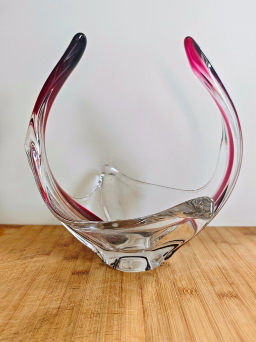 Coupe sculpturale vintage en cristal — « verre balancé » — cristal clair avec accent rouge/bordeaux