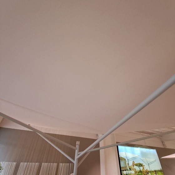 Image 1 of Extremis Tiki Gartentisch mit Sonnenschirm