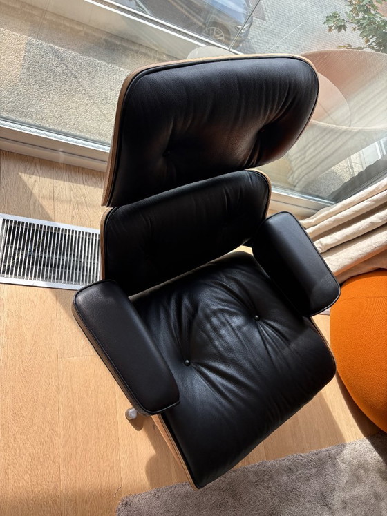 Vitra Eames Lounge Chair – Stühle und Loungesessel, Leather, Metal (photo 3 of 6)