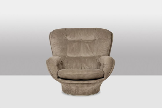 Image 1 of Michel Cadestin para Airborne. Sillón Karate de terciopelo. Hacia 1970.