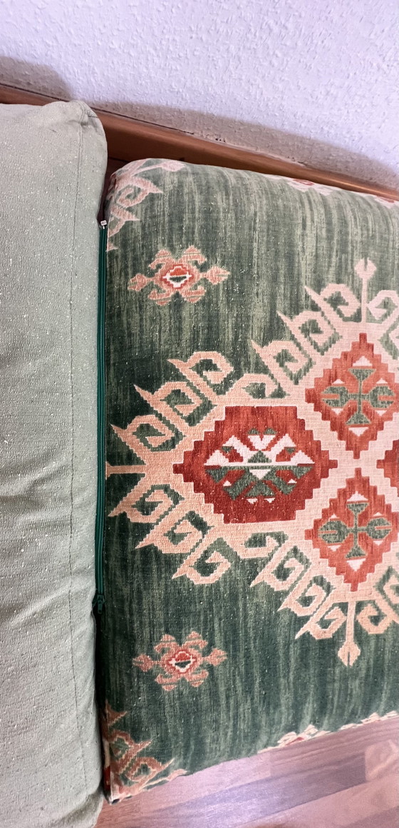 Original Giorgio Soressi Designer-Sofa (1990er) – Postmodern / Kelim-Muster – Herma, 2 Sitzer Sofas, Textile (photo 9 of 12)