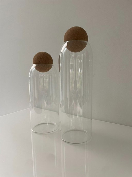 Juego de 2 tarros de cristal para almacenamiento con tapas abovedadas de corcho.