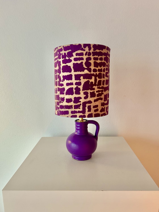 Image 1 of Expressieve tafellamp in de trendy kleur Plum Noir, gemaakt van een vintage WGP design vaas.
