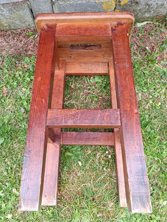 Image 1 of Taburete rústico de madera
