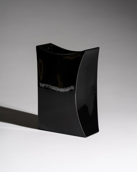 Image 1 of Duo van zwarte porseleinen vazen, Jan van der Vaart & Platt & Young voor Rosenthal, jaren 80.