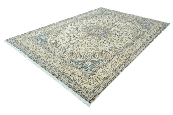 Image 1 of Hand-knotted Persian carpet Nain 9La - 418 x 300 cm - With silk content & fine medallion design