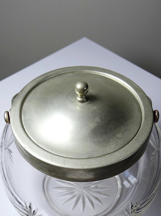 Image 1 of Vaso/bonbonniere antico boemo a forma di bolla in cristallo inciso e metallo argentato, 1920-1940.