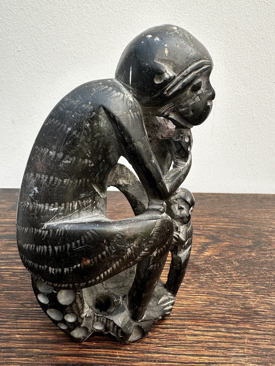 Image 1 of Scultura di Singe in pierre noire Mère et enfant H 14 cm / L 9 cm