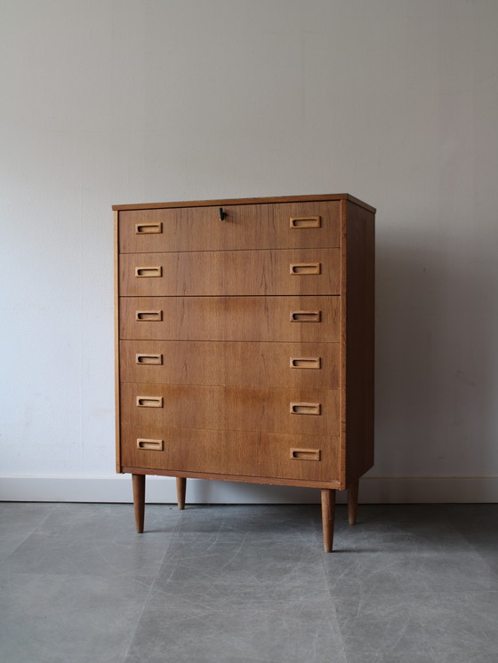 Image 1 of Cómoda danesa antigua de roble