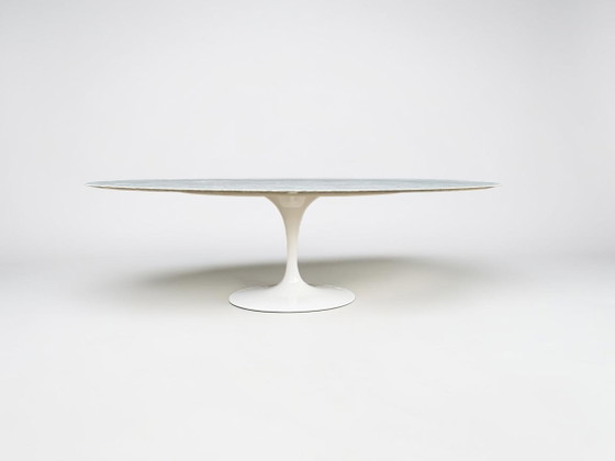 Image 1 of Originele ovale Knoll Tulip eettafel (grootste model: 244cm) Carrara marmer