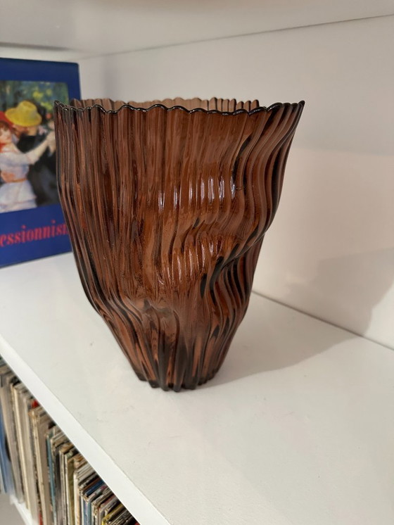Image 1 of Vintage vase in ribbed amber glass - Sculptural organic shape - 70s/80s
