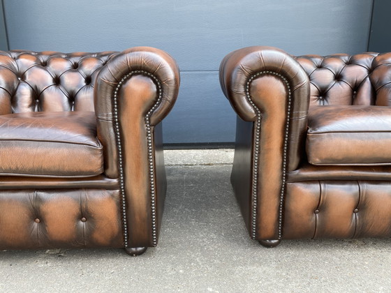 Two Chesterfield club armchairs, brown flamed – Leather, Wood (photo 3 of 6)