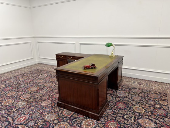 Original Globe Wernicke Corner Desk – Leather, Wood (photo 2 of 23)
