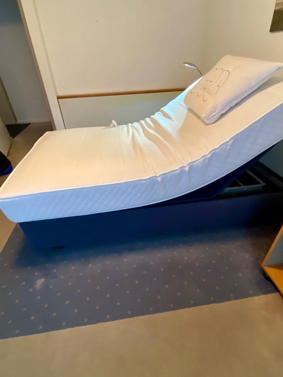 Image 1 of lit à hauteur variable de luxe « aspect sommier à ressorts »