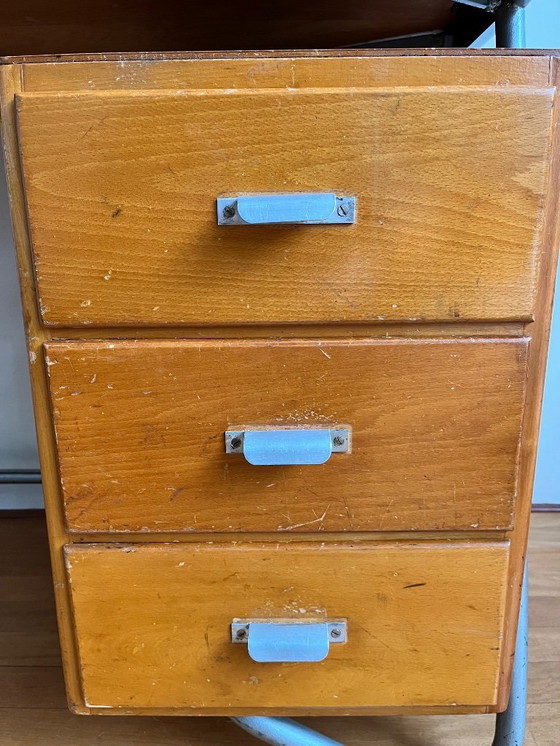 Image 1 of Bureau industriel vintage de style Bauhaus