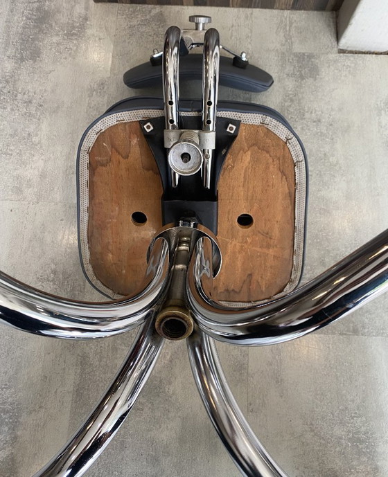 Image 1 of Sedia da ufficio girevole vintage anni '50 in stile Roneo, rivestita in similpelle grigia cromata.