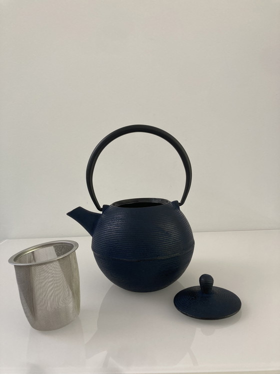 Image 1 of Théière japonaise en fonte Hinomaru, bleu indigo