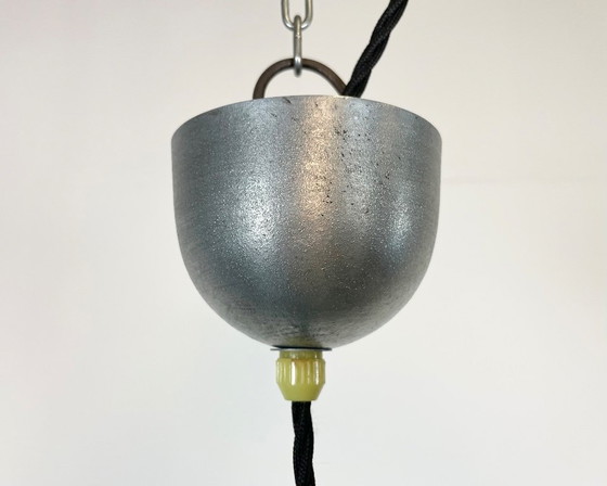 Image 1 of Kleine industriële hanglamp van zwart emaille, jaren 50