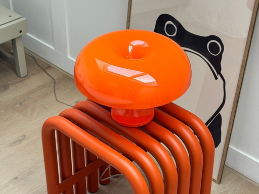 Lampada da tavolo Artimide Nessino arancione