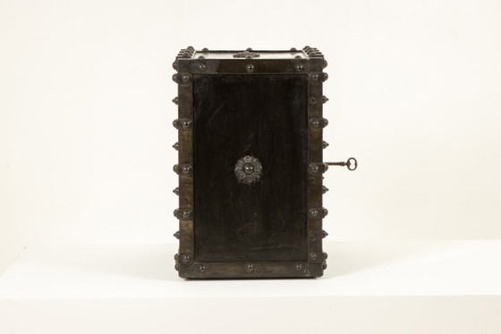 Image 1 of Bauche. Antiker kleiner Reisesafe aus Metall. Napoleon III.
