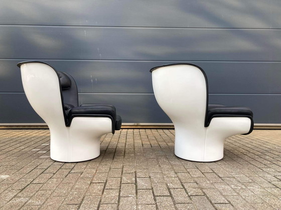 Image 1 of 2 chaises Joe Colombo Elda en cuir noir et fibre de verre blanche