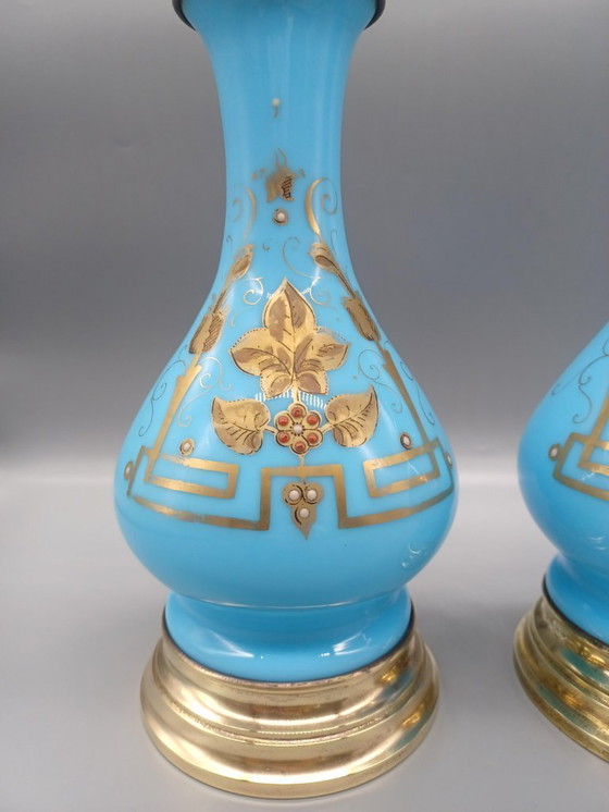 Image 1 of Par antiguo de lámparas de aceite de ópalo azul Napoleón III