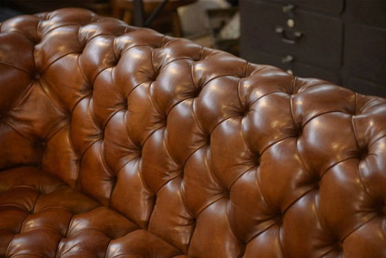 Divano Chesterfield in pelle color cuoio, capitonné – Divani 3 posti (photo 8 of 12)