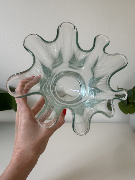 Vase mouchoir vintage en verre transparent avec motif plissé