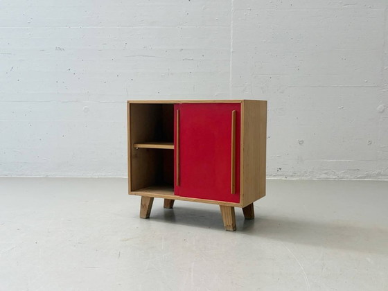 Image 1 of Stella Furniture ladekast met rode schuifdeuren, jaren 90