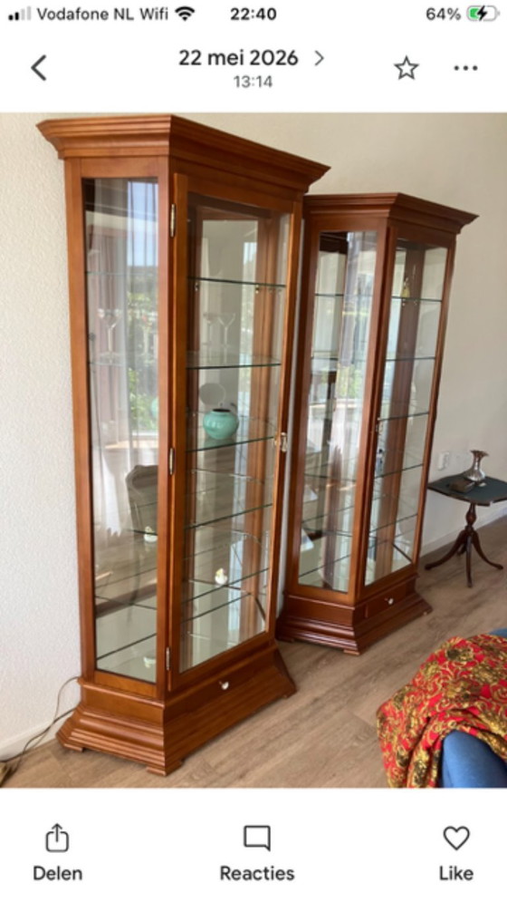 Image 1 of Vitrines classiques sur mesure avec éclairage intégré.